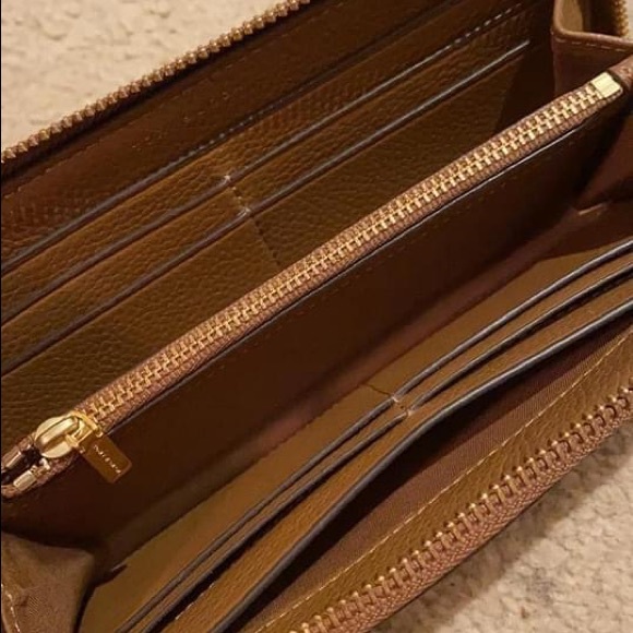 Tory Burch Purse - Picture 4 of 4